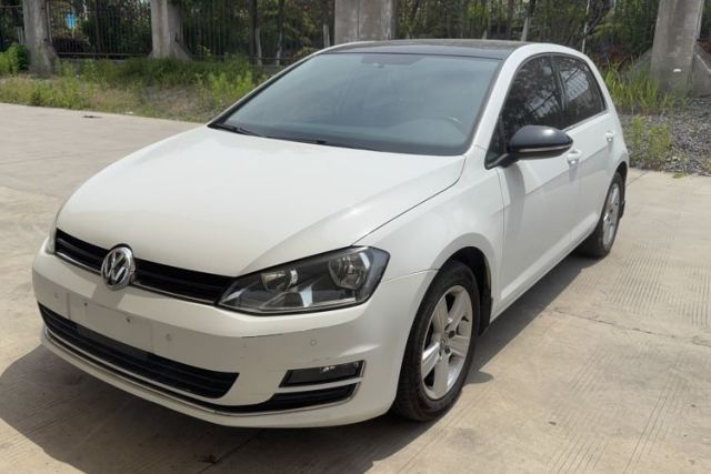 Ojetý Volkswagen Golf 2017 1.6L Automatic Comfort Million-Vehicle Anniversary Edition