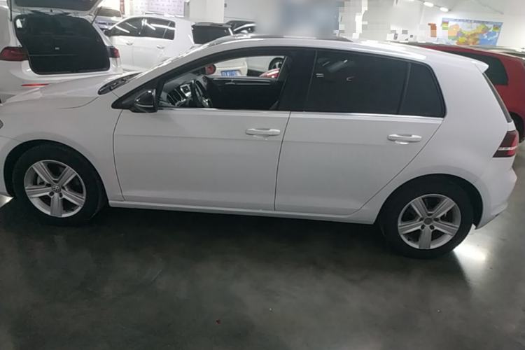 Used Volkswagen Golf 2017 1.6L Automatic Comfort Million-Vehicle Anniversary Edition Rear Left 45 Deg