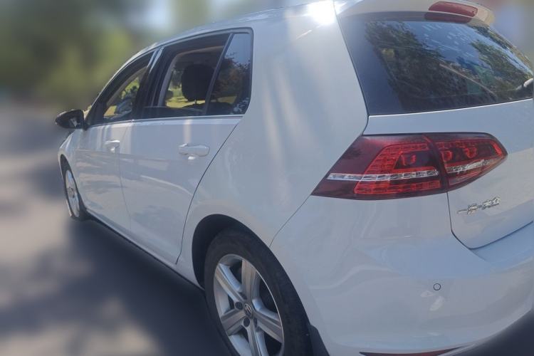 Used Volkswagen Golf 2017 1.6L Automatic Comfort Million-Vehicle Anniversary Edition Rear Left 45 Deg