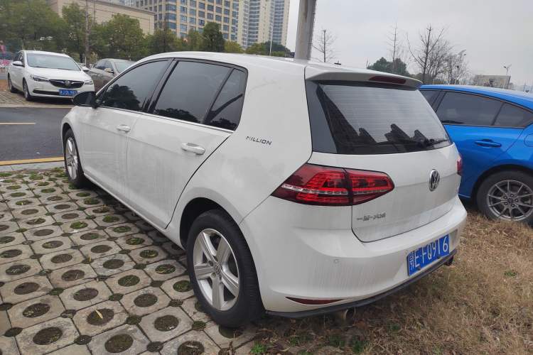 Used Volkswagen Golf 2017 1.6L Automatic Comfort Million-Vehicle Anniversary Edition Rear Left 45 Deg