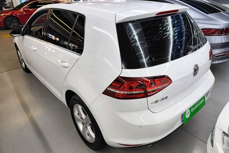 Used Volkswagen Golf 2017 230TSI Automatic Comfort Edition – Celebrating Milestone of One Million Units Rear Left 45 Deg