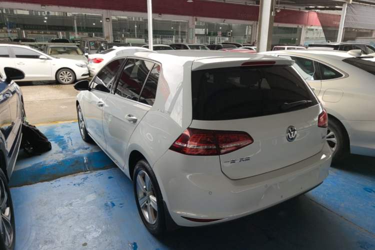 Used Volkswagen Golf 2017 1.6L Automatic Comfort Million-Vehicle Anniversary Edition Rear Left 45 Deg