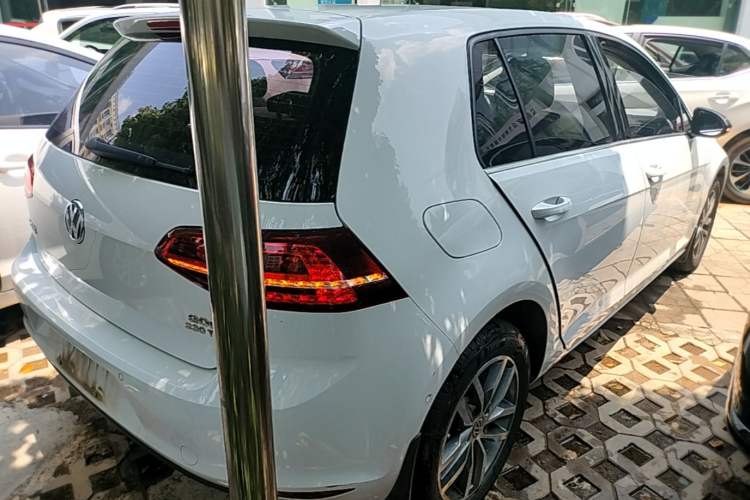 Used Volkswagen Golf 2017 230TSI Automatic Luxury Million-Vehicle Commemorative Edition Rear Right 45 Deg