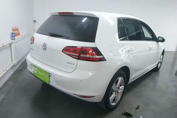 Used Volkswagen Golf 2017 1.6L Automatic Comfort Million-Vehicle Anniversary Edition Rear Right 45 Deg