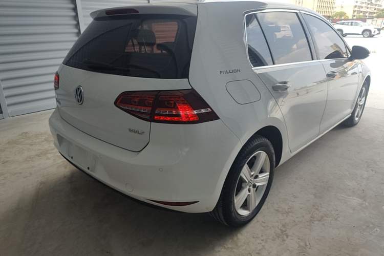 Used Volkswagen Golf 2017 1.6L Automatic Comfort Million-Vehicle Anniversary Edition Rear Right 45 Deg