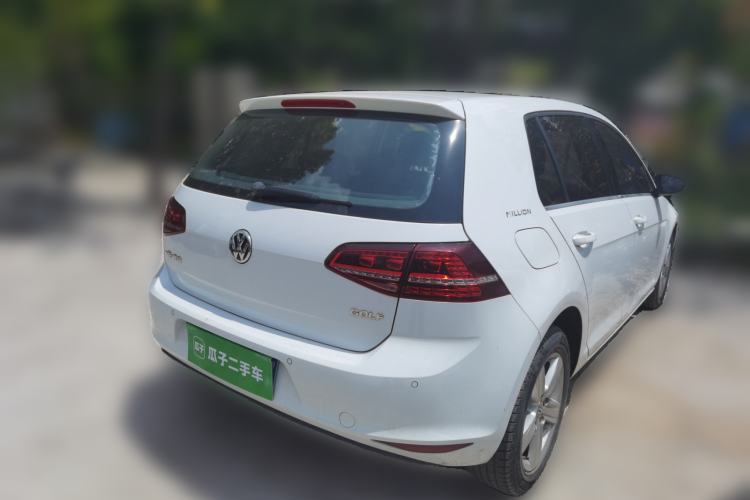 Used Volkswagen Golf 2017 1.6L Automatic Comfort Million-Vehicle Anniversary Edition Rear Right 45 Deg