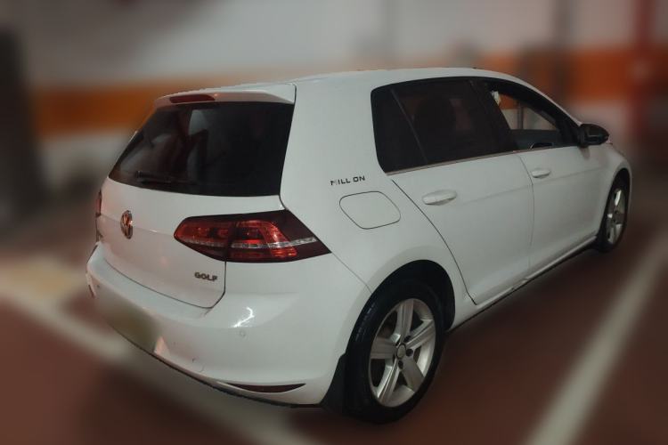 Used Volkswagen Golf 2017 1.6L Automatic Comfort Million-Vehicle Anniversary Edition Rear Right 45 Deg
