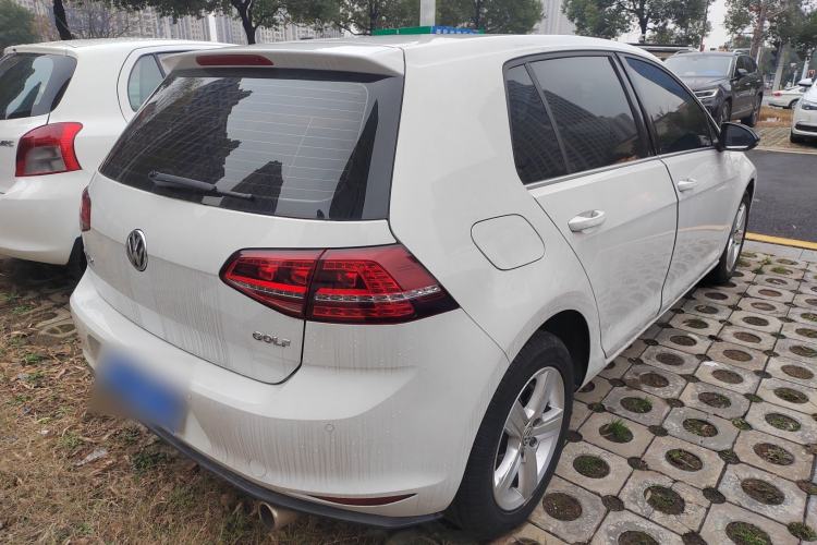 Used Volkswagen Golf 2017 1.6L Automatic Comfort Million-Vehicle Anniversary Edition Rear Right 45 Deg