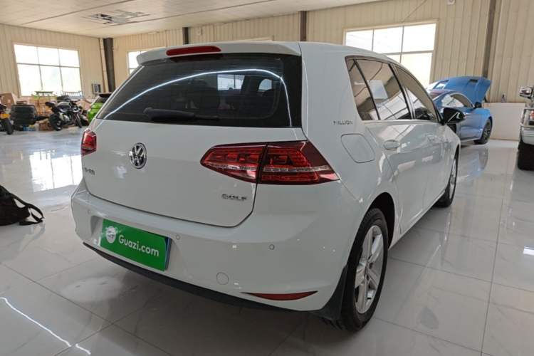 Used Volkswagen Golf 2017 1.6L Automatic Comfort Million-Vehicle Anniversary Edition Rear Right 45 Deg