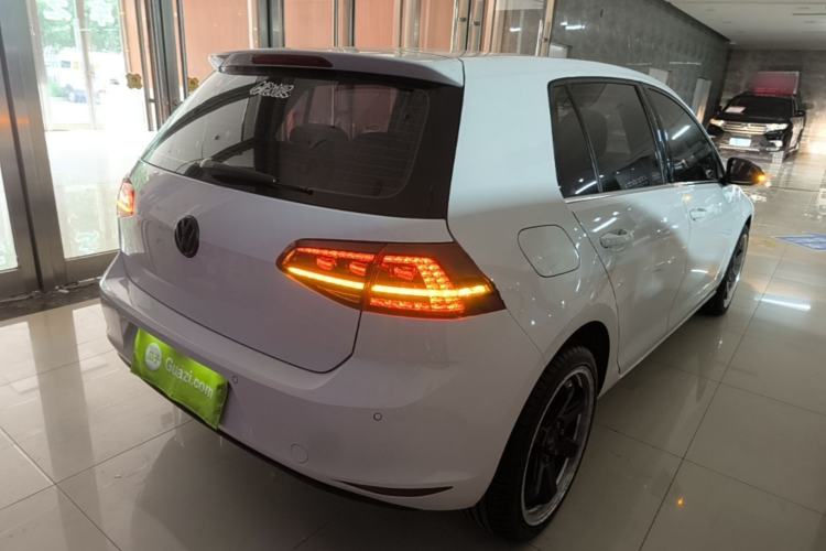 Used Volkswagen Golf 2017 1.6L Automatic Comfort Million-Vehicle Anniversary Edition Rear Right 45 Deg