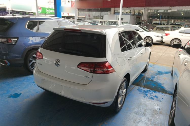 Used Volkswagen Golf 2017 1.6L Automatic Comfort Million-Vehicle Anniversary Edition Rear Right 45 Deg