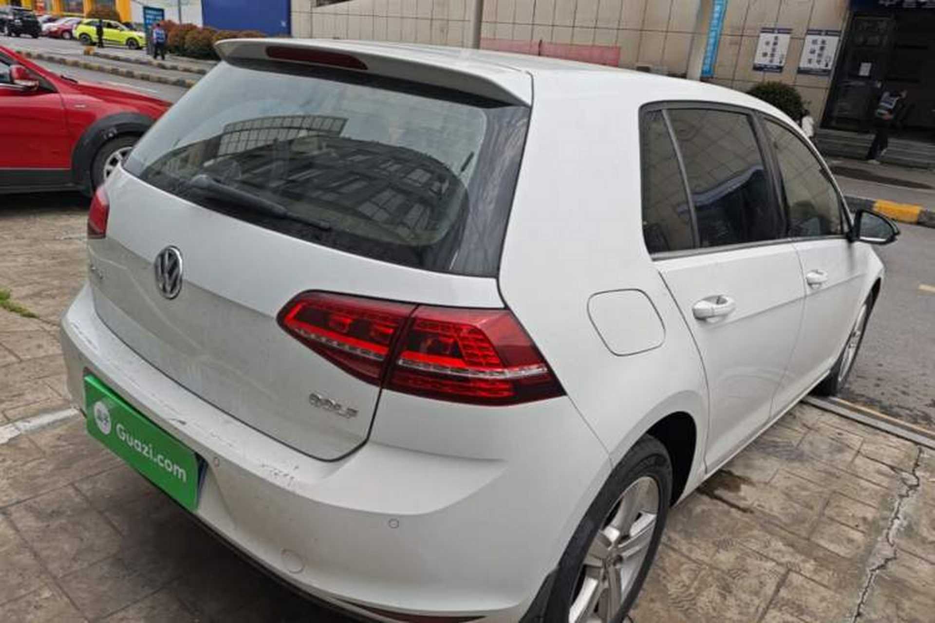 Used Volkswagen Golf 2017 1.6L Automatic Comfort Million-Vehicle Anniversary Edition Rear Right 45 Deg