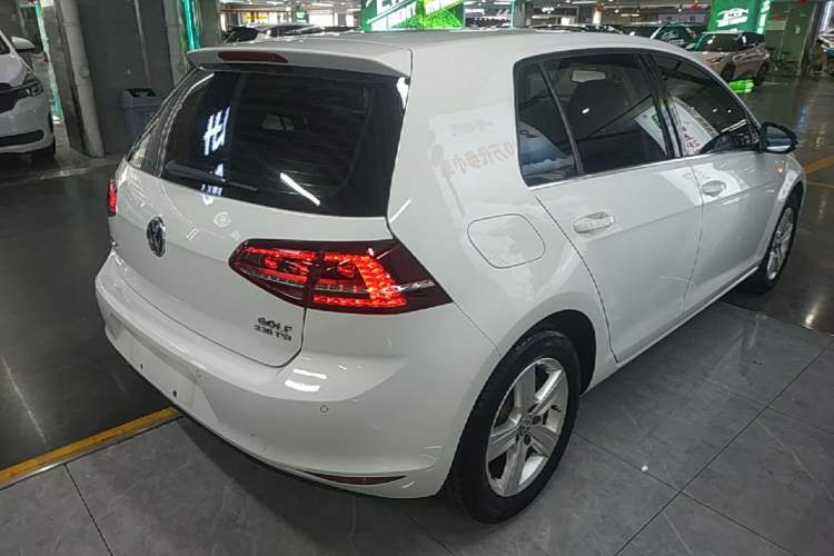 Used Volkswagen Golf 2017 230TSI Automatic Comfort Edition – Celebrating Milestone of One Million Units Rear Right 45 Deg