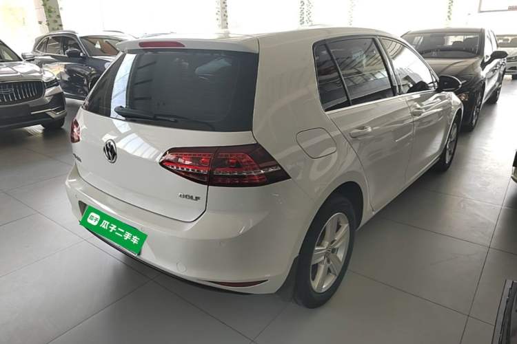 Used Volkswagen Golf 2017 1.6L Automatic Comfort Million-Vehicle Anniversary Edition Rear Right 45 Deg