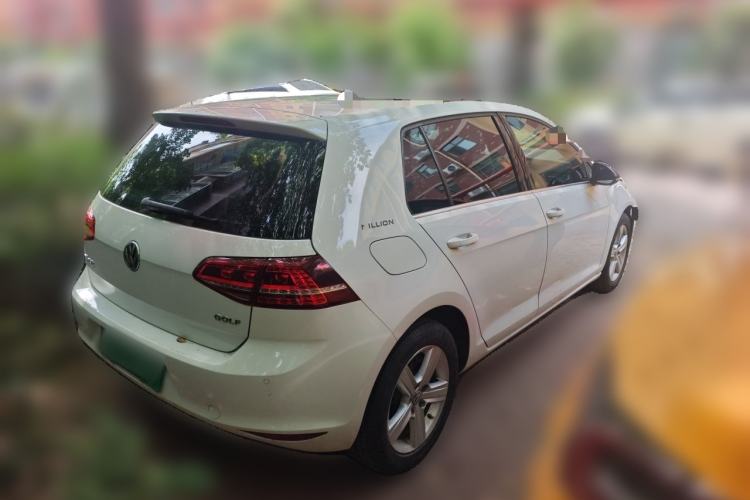 Used Volkswagen Golf 2017 1.6L Automatic Comfort Million-Vehicle Anniversary Edition Rear Right 45 Deg