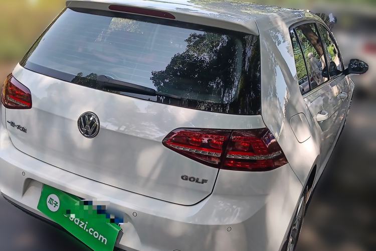 Used Volkswagen Golf 2017 1.6L Automatic Comfort Million-Vehicle Anniversary Edition Rear Right 45 Deg