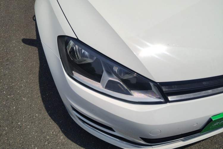 Used Volkswagen Golf 2017 1.6L Automatic Comfort Million-Vehicle Anniversary Edition Right Front Headlight