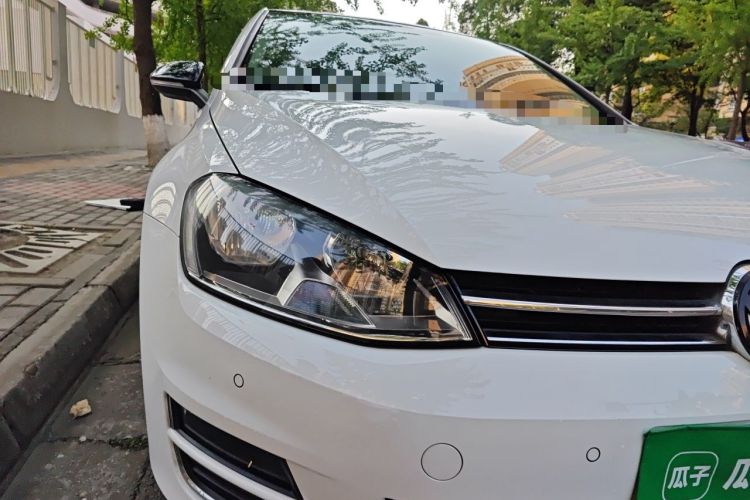 Used Volkswagen Golf 2017 230TSI Automatic Comfort Edition – Celebrating Milestone of One Million Units Right Front Headlight