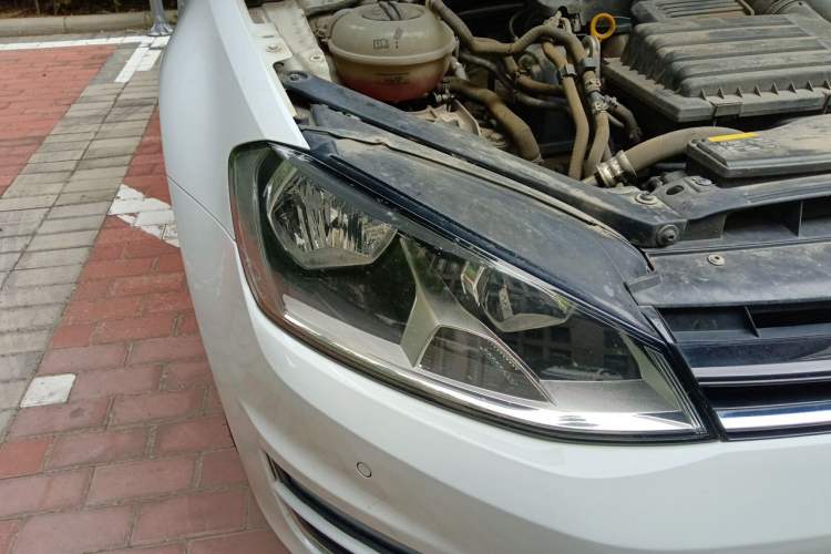 Used Volkswagen Golf 2017 230TSI Automatic Comfort Edition – Celebrating Milestone of One Million Units Right Front Headlight