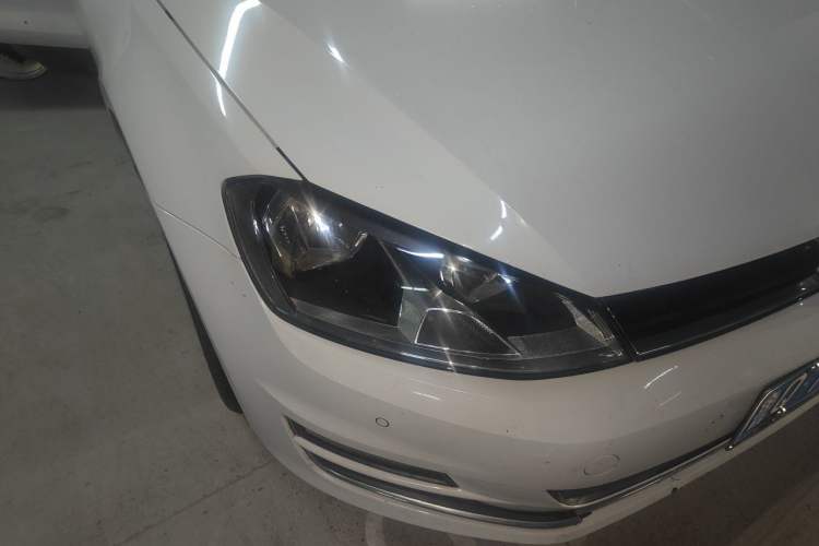 Used Volkswagen Golf 2017 1.6L Automatic Comfort Million-Vehicle Anniversary Edition Right Front Headlight