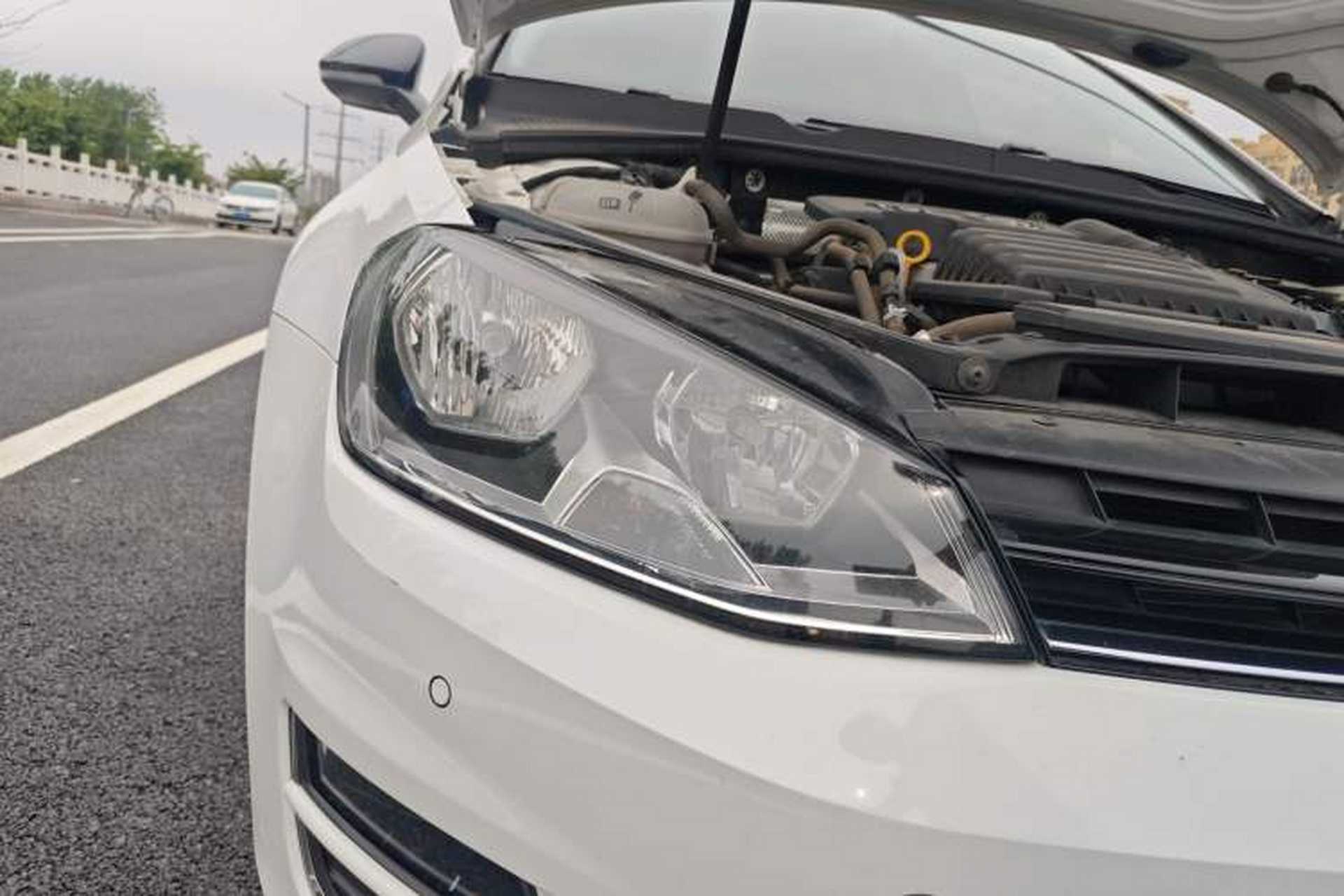 Used Volkswagen Golf 2017 230TSI Automatic Comfort Edition – Celebrating Milestone of One Million Units Right Front Headlight