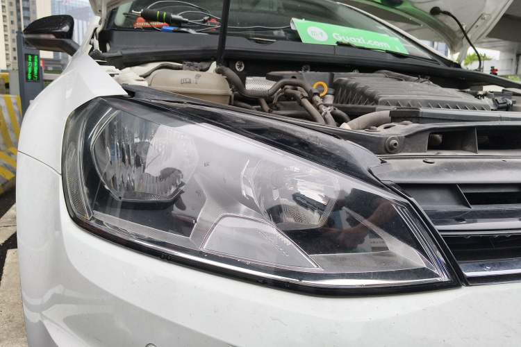 Used Volkswagen Golf 2017 230TSI Automatic Comfort Edition – Celebrating Milestone of One Million Units Right Front Headlight