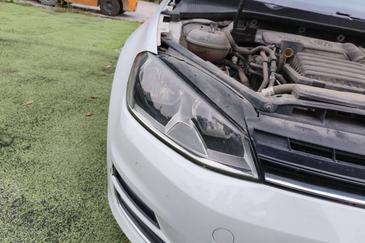 Used Volkswagen Golf 2017 230TSI Automatic Comfort Edition – Celebrating Milestone of One Million Units Right Front Headlight
