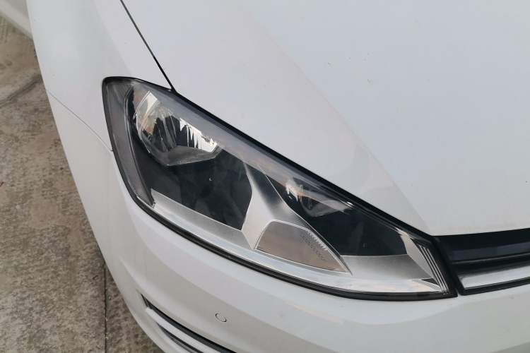 Used Volkswagen Golf 2017 1.6L Automatic Comfort Million-Vehicle Anniversary Edition Right Front Headlight