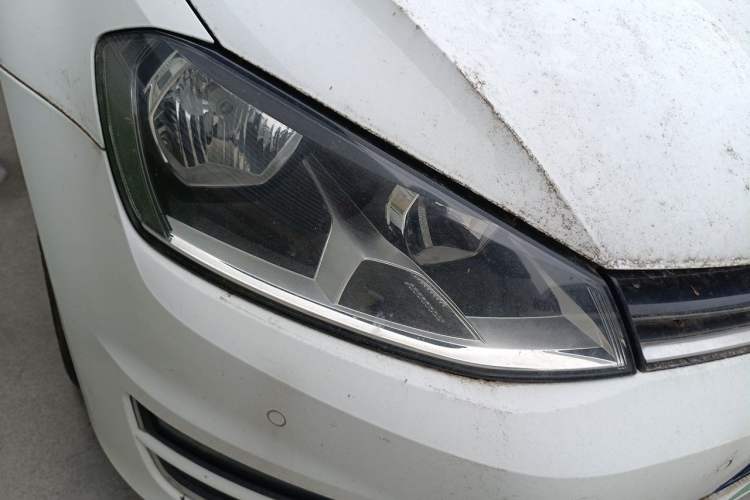 Used Volkswagen Golf 2017 230TSI Automatic Comfort Edition – Celebrating Milestone of One Million Units Right Front Headlight