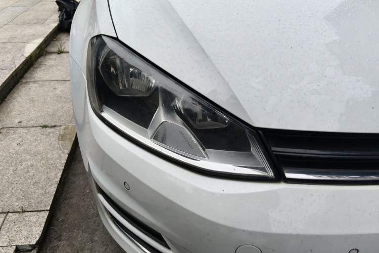 Used Volkswagen Golf 2017 1.6L Automatic Comfort Million-Vehicle Anniversary Edition Right Front Headlight