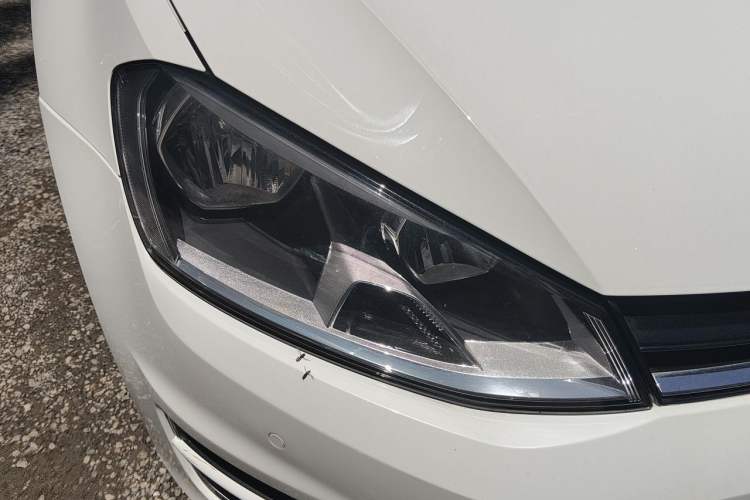 Used Volkswagen Golf 2017 1.6L Automatic Comfort Million-Vehicle Anniversary Edition Right Front Headlight