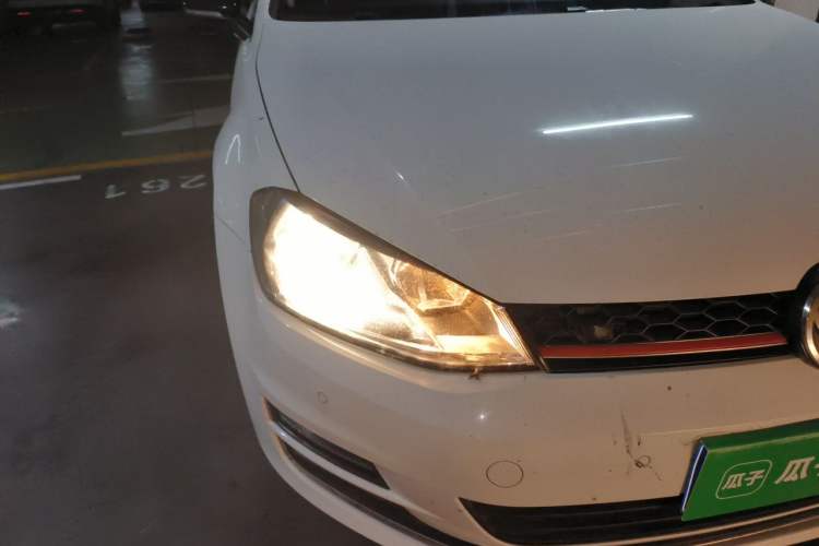 Used Volkswagen Golf 2017 230TSI Automatic Comfort Edition – Celebrating Milestone of One Million Units Right Front Headlight