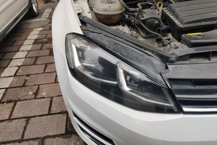 Used Volkswagen Golf 2017 1.6L Automatic Comfort Million-Vehicle Anniversary Edition Right Front Headlight