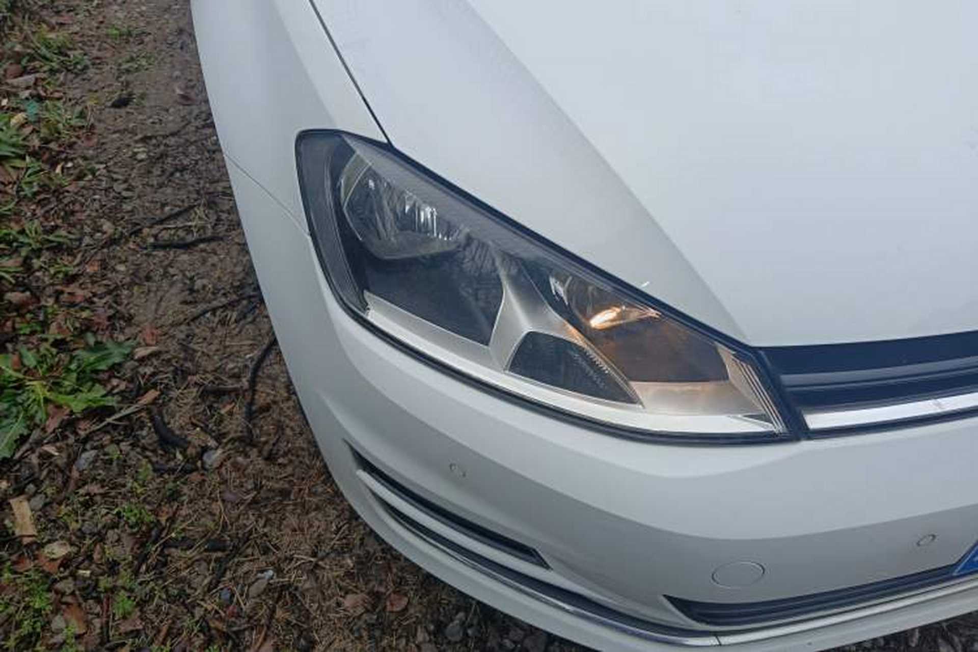 Used Volkswagen Golf 2017 1.6L Automatic Comfort Million-Vehicle Anniversary Edition Right Front Headlight