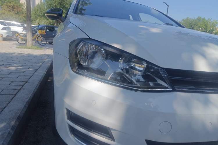 Used Volkswagen Golf 2017 1.6L Automatic Comfort Million-Vehicle Anniversary Edition Right Front Headlight