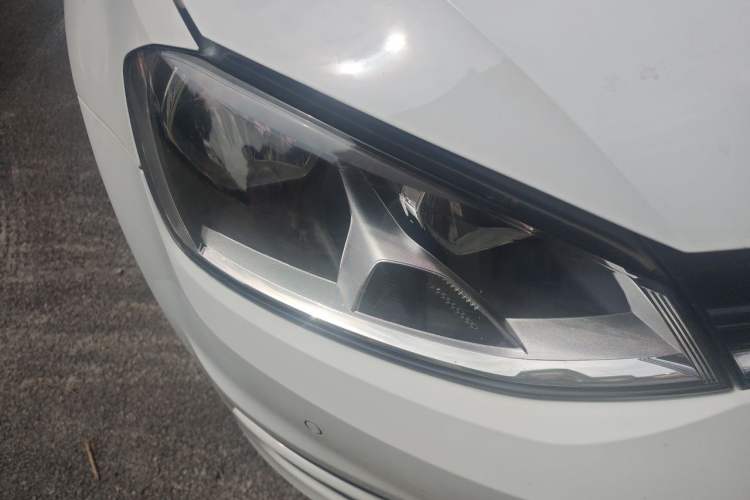 Used Volkswagen Golf 2017 1.6L Automatic Comfort Million-Vehicle Anniversary Edition Right Front Headlight