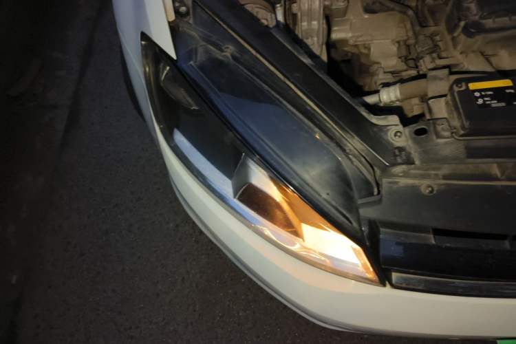 Used Volkswagen Golf 2017 1.6L Automatic Comfort Million-Vehicle Anniversary Edition Right Front Headlight