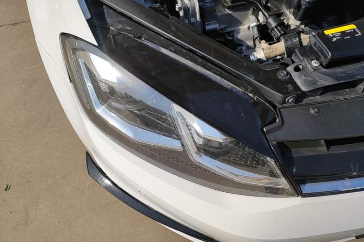 Used Volkswagen Golf 2017 1.6L Automatic Comfort Million-Vehicle Anniversary Edition Right Front Headlight