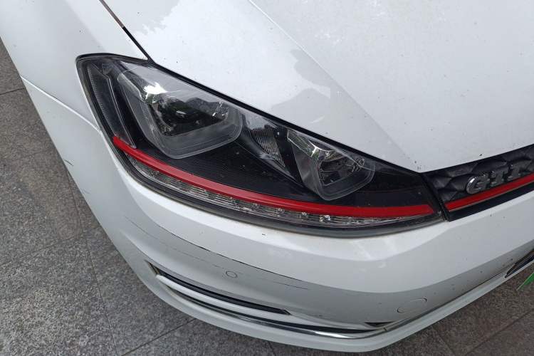 Used Volkswagen Golf 2017 230TSI Manual Comfort Edition – Celebrating Milestone of One Million Units Right Front Headlight