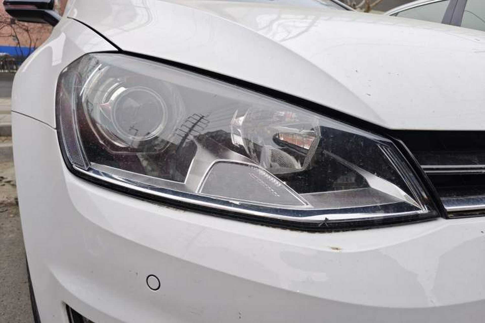 Used Volkswagen Golf 2017 1.6L Automatic Comfort Million-Vehicle Anniversary Edition Right Front Headlight