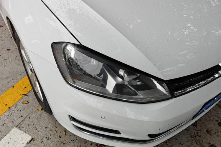 Used Volkswagen Golf 2017 1.6L Automatic Comfort Million-Vehicle Anniversary Edition Right Front Headlight