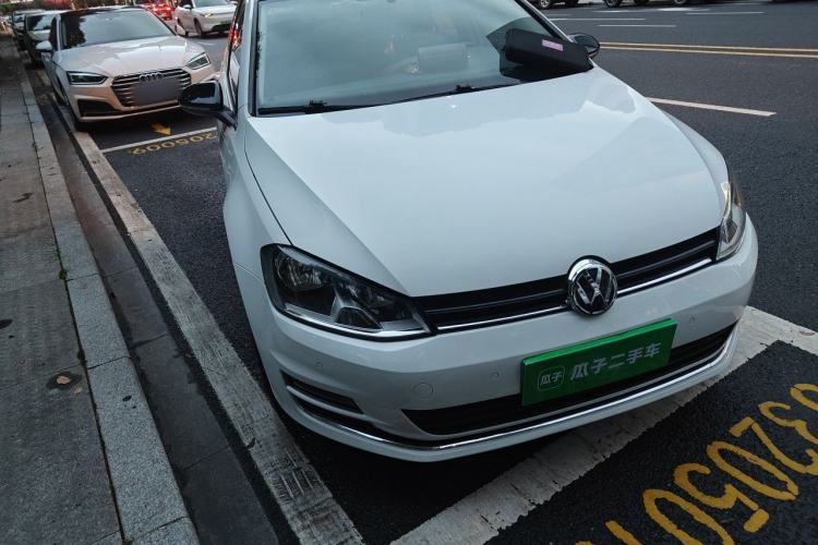 Used Volkswagen Golf 2017 230TSI Automatic Comfort Edition – Celebrating Milestone of One Million Units Right Front Headlight