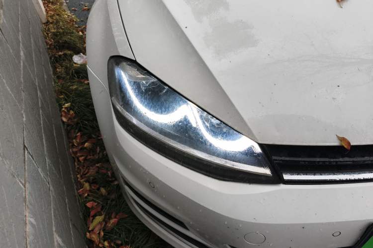 Used Volkswagen Golf 2017 1.6L Automatic Comfort Million-Vehicle Anniversary Edition Right Front Headlight