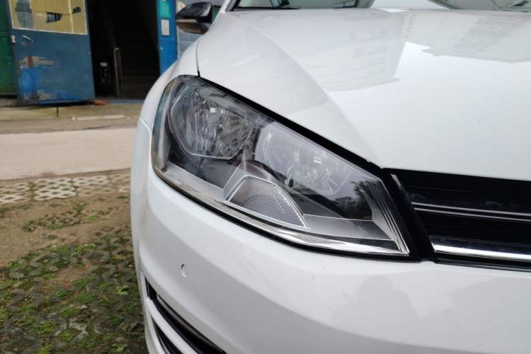 Used Volkswagen Golf 2017 1.6L Automatic Comfort Million-Vehicle Anniversary Edition Right Front Headlight