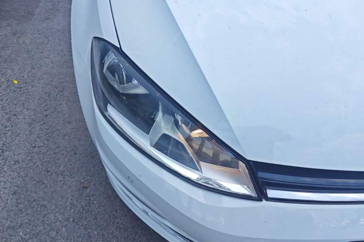 Used Volkswagen Golf 2017 230TSI Manual Comfort Edition – Celebrating Milestone of One Million Units Right Front Headlight