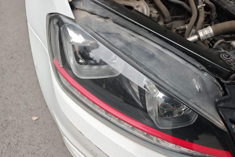 Used Volkswagen Golf 2017 230TSI Manual Comfort Edition – Celebrating Milestone of One Million Units Right Front Headlight