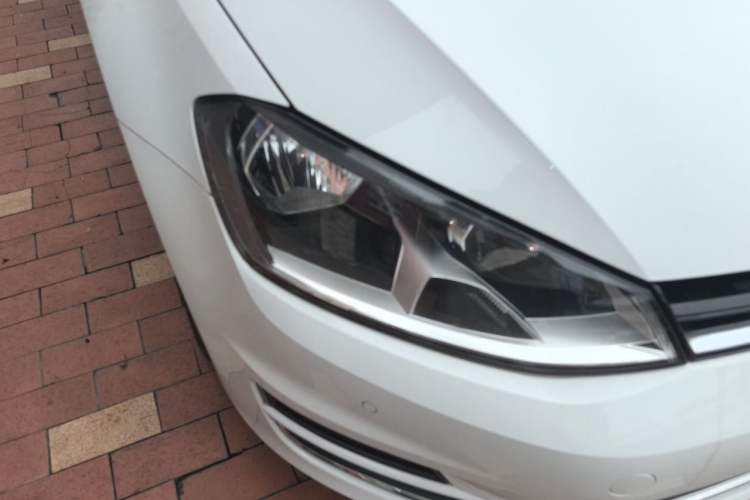 Used Volkswagen Golf 2017 230TSI Automatic Comfort Edition – Celebrating Milestone of One Million Units Right Front Headlight