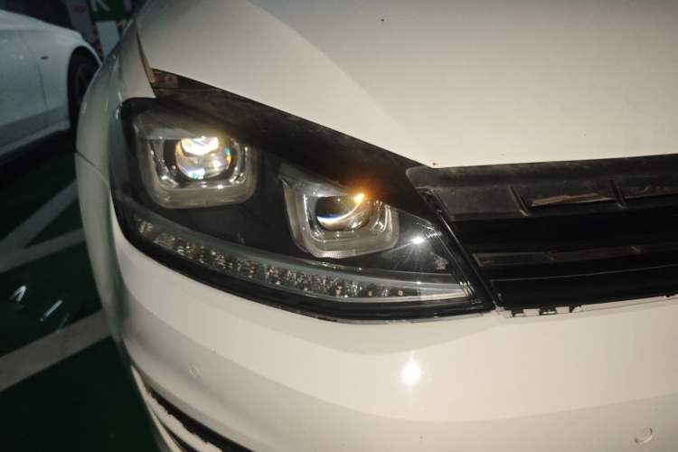 Used Volkswagen Golf 2017 230TSI Automatic Luxury Million-Vehicle Commemorative Edition Right Front Headlight