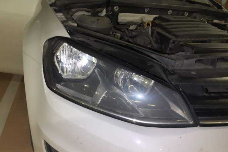 Used Volkswagen Golf 2017 1.6L Automatic Comfort Million-Vehicle Anniversary Edition Right Front Headlight