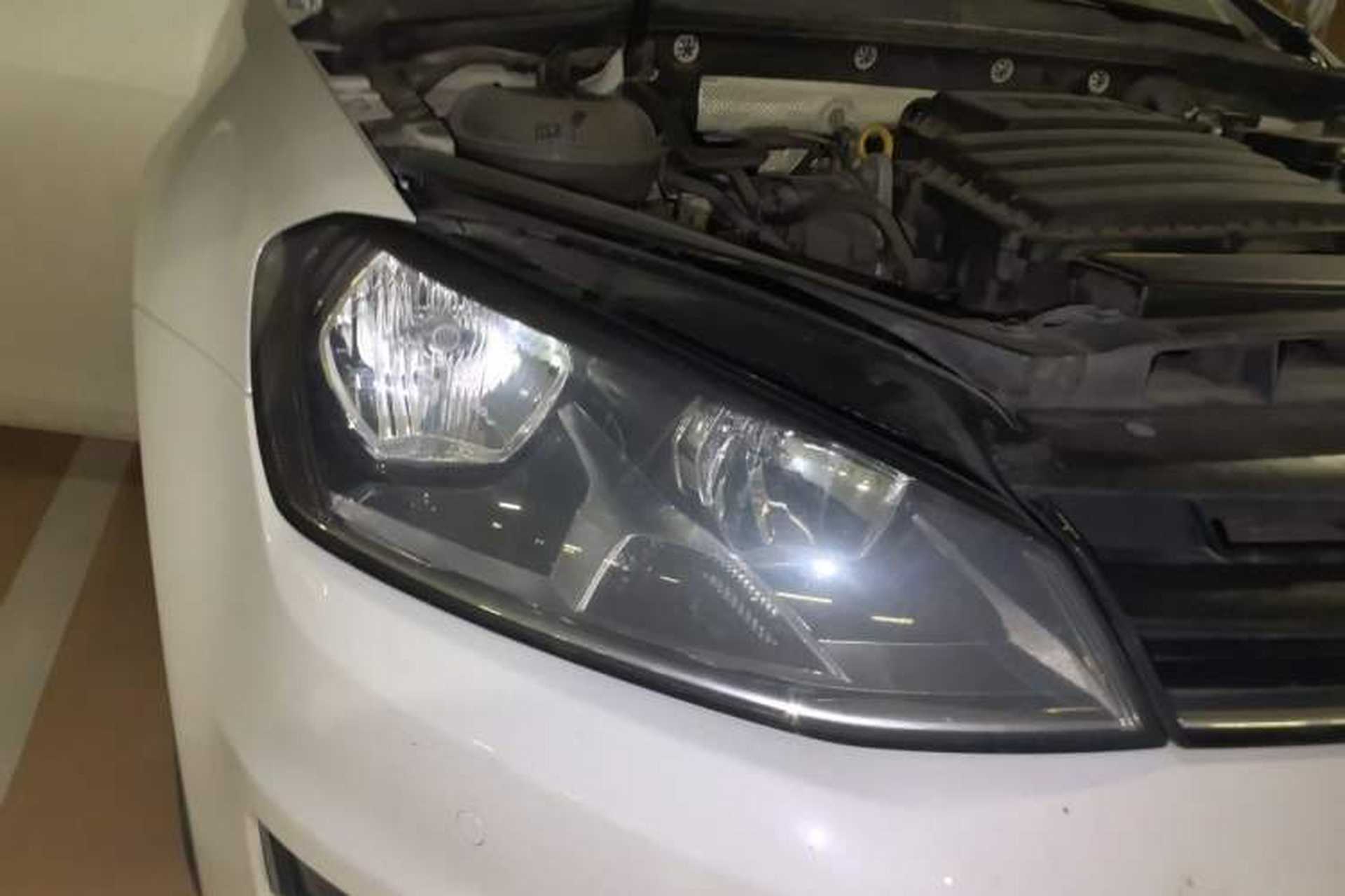 Used Volkswagen Golf 2017 1.6L Automatic Comfort Million-Vehicle Anniversary Edition Right Front Headlight